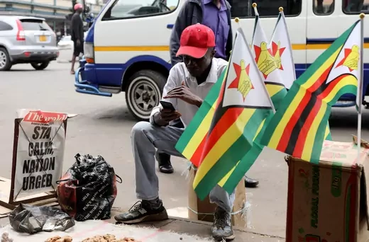 Zimbabwe-informal-economy-workers-vendors-mnangagwa