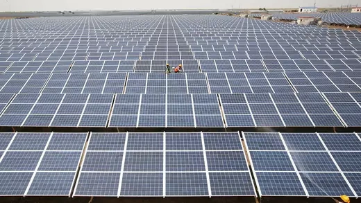 Workers install photovoltaic solar panels at the Gujarat solar park under construction in Charanka village, in Patan district of the western Indian state of Gujarat, India, April 14, 2012. REUTERS/Amit Dave
