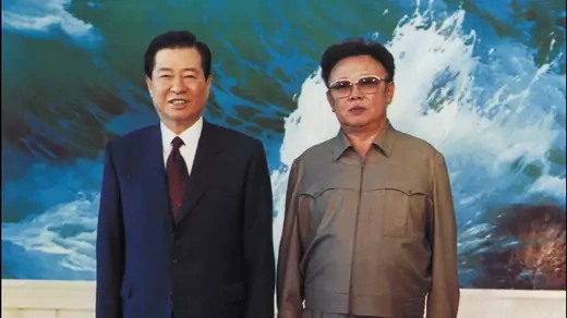 North Korea’s Kim Jong-il poses with the South’s Kim Dae-jung upon his arrival in Pyongyang.