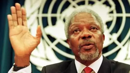 Kofi Annan addresses a news conference UN headquarters in New York, 1997. REUTERS/Jeff Christensen.
