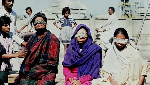 Victims of the Bhopal leak in front of the Union Carbide factory.