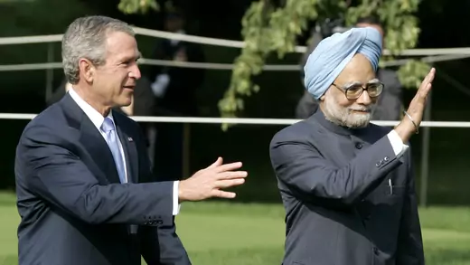 President George W. Bush and Indian Prime Minister Manmohan Singh at a White House press conference. 