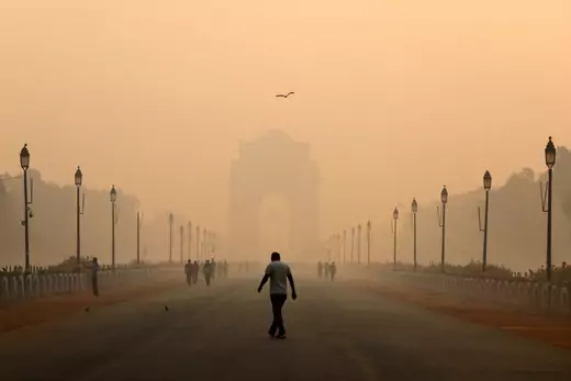 A man walks in front of the India Gate shrouded in smog in New Delhi on October 29, 2018