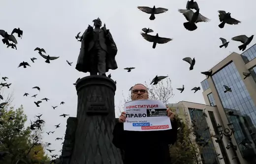 A man advocates for free and fair elections in Moscow.