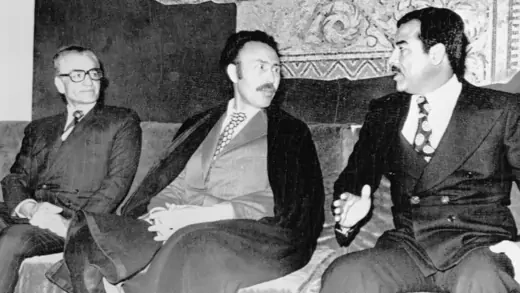 Iranian Shah Mohammad Reza Pahlavi, Algerian President Houari Boumediene, and Vice Chairman of the Iraqi Revolutionary Command Council Saddam Hussein talk on March 3, 1975, in Algiers, Algeria.  