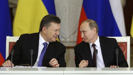 Viktor Yanukovich winks at Vladimir Putin