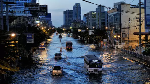 The main avenue of northern Bangkok are transformed as rivers. 