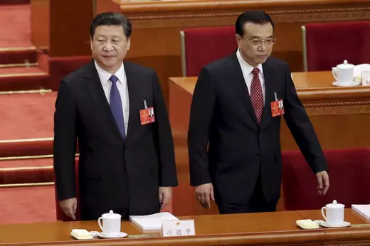 Chinese President Xi Jinping (L) and Premier Li Keqiang (R) arrive for a meeting at the Great Hall of the People in Beijing. 