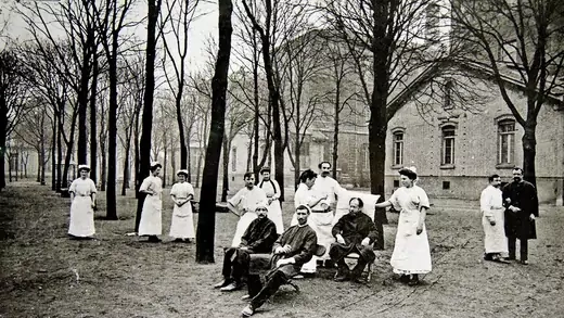 Nurses and patients on the grounds of a Paris hospital in 1900.