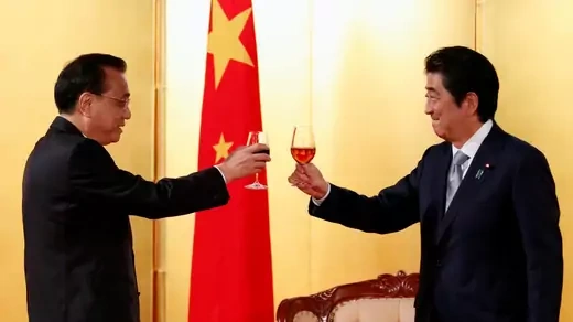 Chinese Premier Li Keqiang meets with Japanese Prime Minister Shinzo Abe in Tokyo.