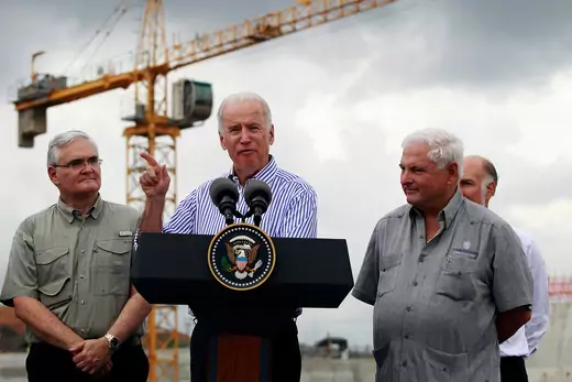 U.S. Vice President Joe Biden (C) delivers a speech to the media beside Panama's President Ricardo Martinelli (R) and Panama Canal Authority CEO Jorge Quijano.