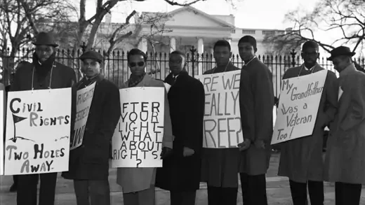 Nearly 300 African American students protest for civil rights in front of the White House (1960)