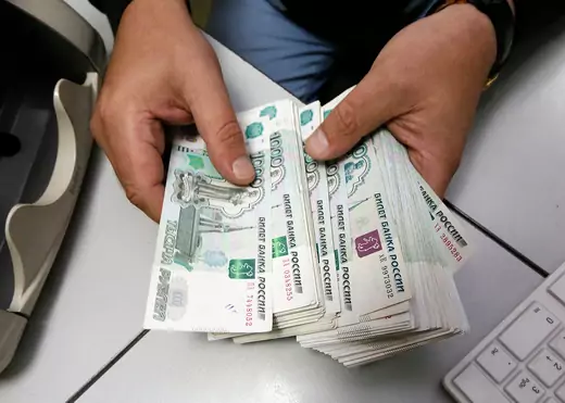 An employee counts Russian ruble banknotes at a private company's office in Krasnoyarsk, Siberia, December 17, 2014.
