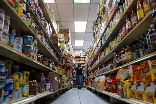 Image of Grocery Store Aisle