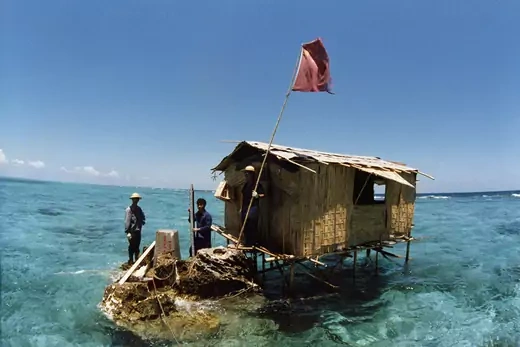 People stand on a Chinese outpost on a reef in the Spratly Islands in 1988.