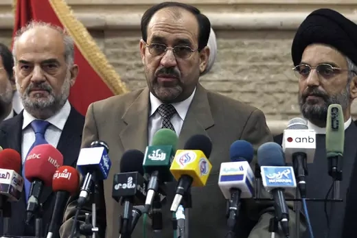 Iraqi politician Jawad al-Maliki (C) stands with embattled Iraqi Prime Minister Ibrahim al-Jaafari (L) and Sunni leader Abdul Aziz al-Hakim during a news conference in Baghdad .