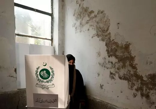 Woman voting in Pakistan