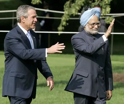 President George W. Bush and Indian Prime Minister Manmohan Singh at a White House press conference. 