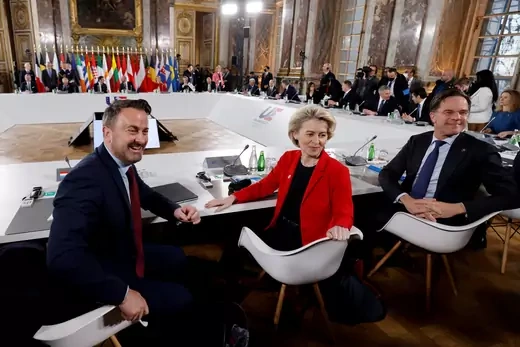 Luxembourg's Prime Minister Xavier Bettel, President of the European Commission Ursula von der Leyen and Netherlands' Prime Minister Mark Rutte pose for the media as European Union leaders gather for a summit to discuss joint defence ideas like the EU's "strategic compass" and Ukraine's bid to become a member of the EU, in Versailles./Pool via REUTERS