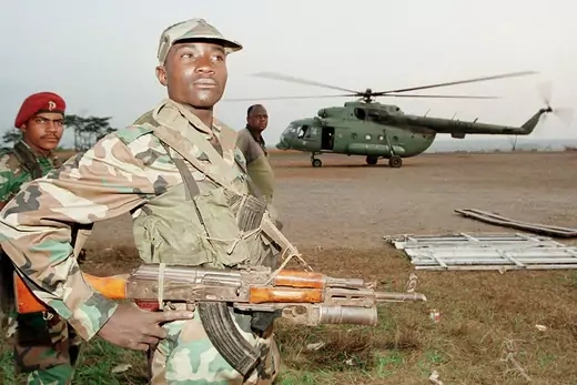 Angolan soldiers allied with Kabila occupy the airport of the city of Matadi in the Democratic Republic of Congo (DRC).
