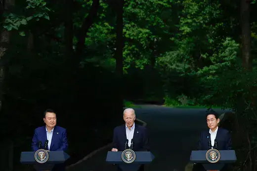 U.S. President Joe Biden, Japanese Prime Minister Kishida Fumio, and South Korean President Yoon Suk Yeol attend a joint press conference at Camp David, near Washington, DC.