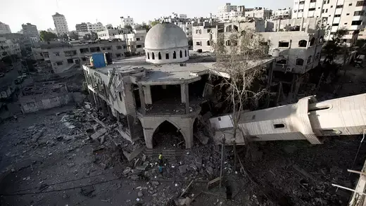 Image of a collapsed minaret of a destroyed mosque in Gaza.