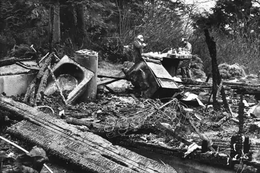 FBI agents sift through the ruins of the house where Robert J. Matthews, founder of the neo-Nazi group the Order, died in a fire after a standoff with federal agents.