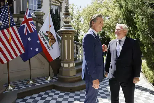 California Governor Newsom and Australian Ambassador Rudd meet to sign climate pact.