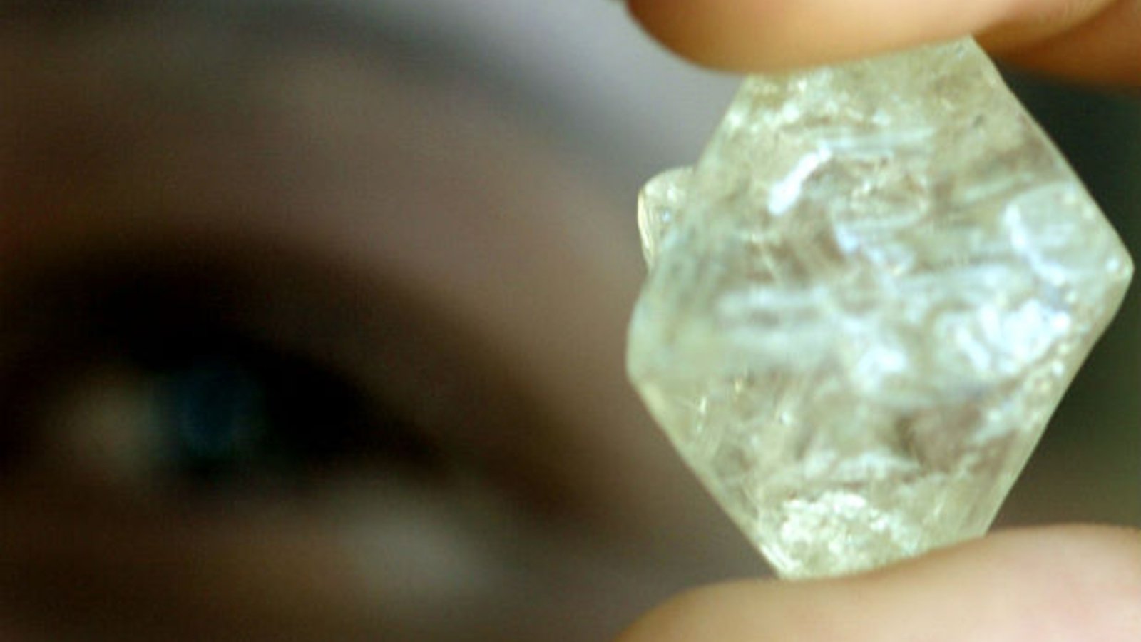 De Beers signs new diamond sales deal with Botswana - Radar Africa