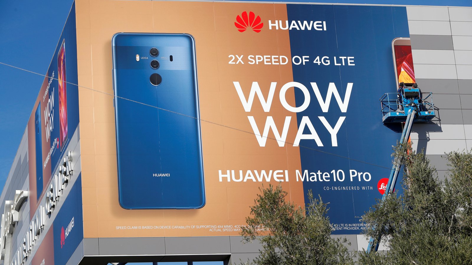 Всплывает реклама хуавей. Huawei реклама. Баннеры Huawei. Телевизор Huawei баннер. Huawei ad21.