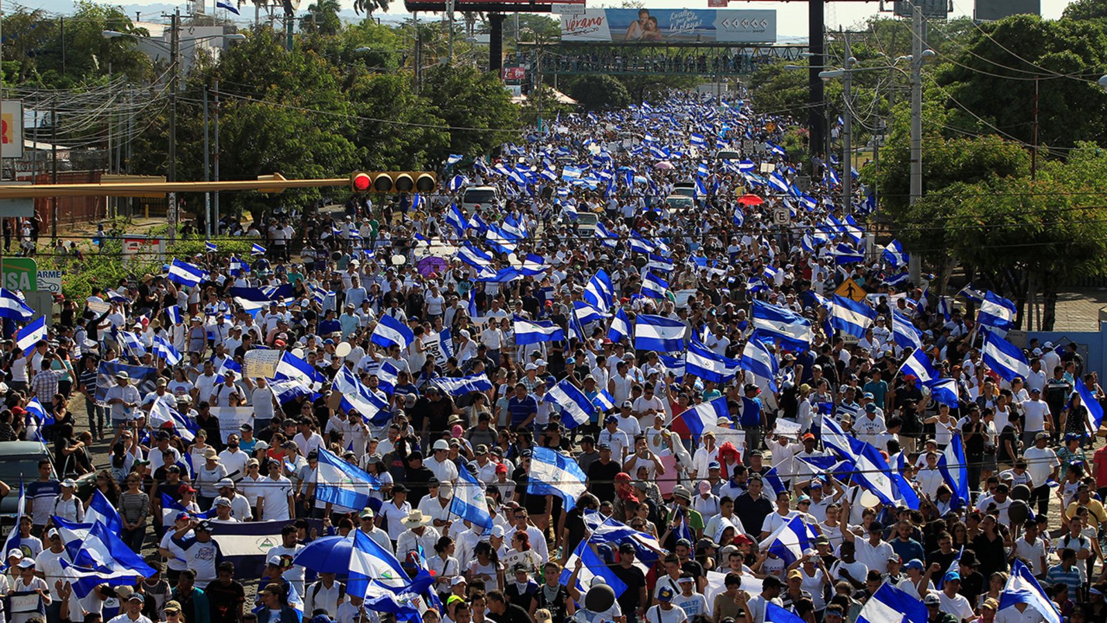Никарагуа траур. Толпа в Никарагуа фото. Решение МС ООН по делу Nicaragua Case. Как стать гражданином Никарагуа. Nicaraguas Capital.
