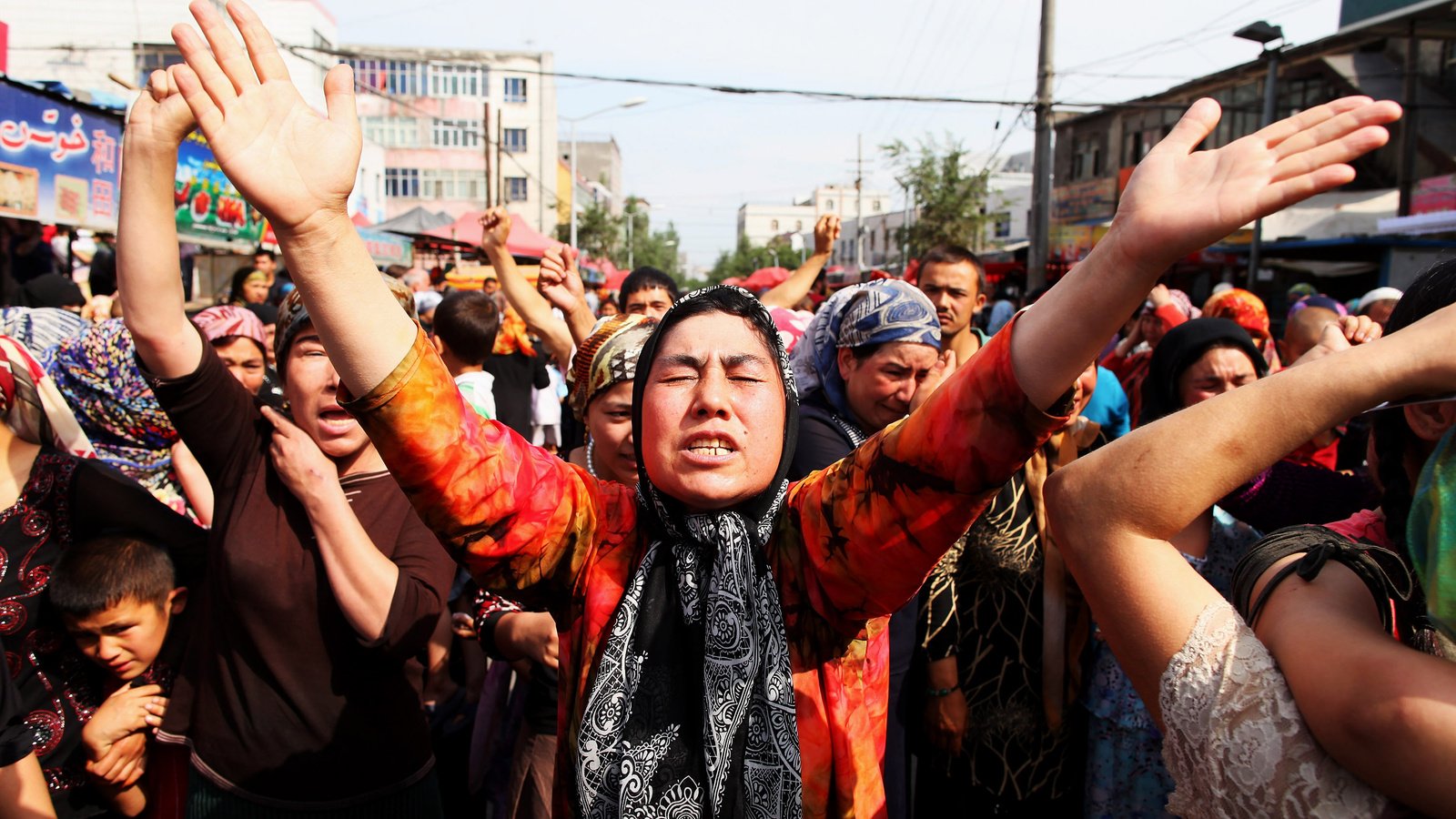 Чин народ. Лагеря для уйгуров. Уйгуры в Китае. Восстание уйгуров в Китае 2009.