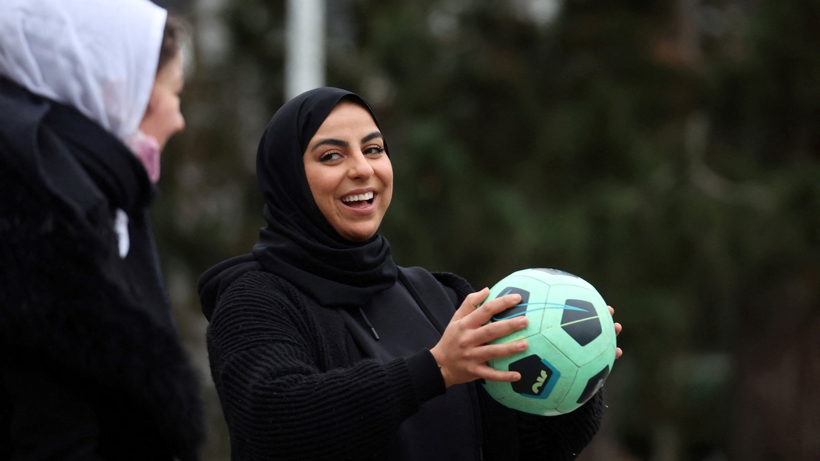 Femmes cette semaine : les athlètes françaises interdites de porter le hijab pour les JO 2024