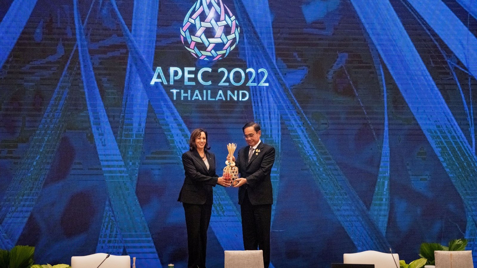 アジア太平洋経済協力体首脳会議の潜在的な緊張と結果の評価