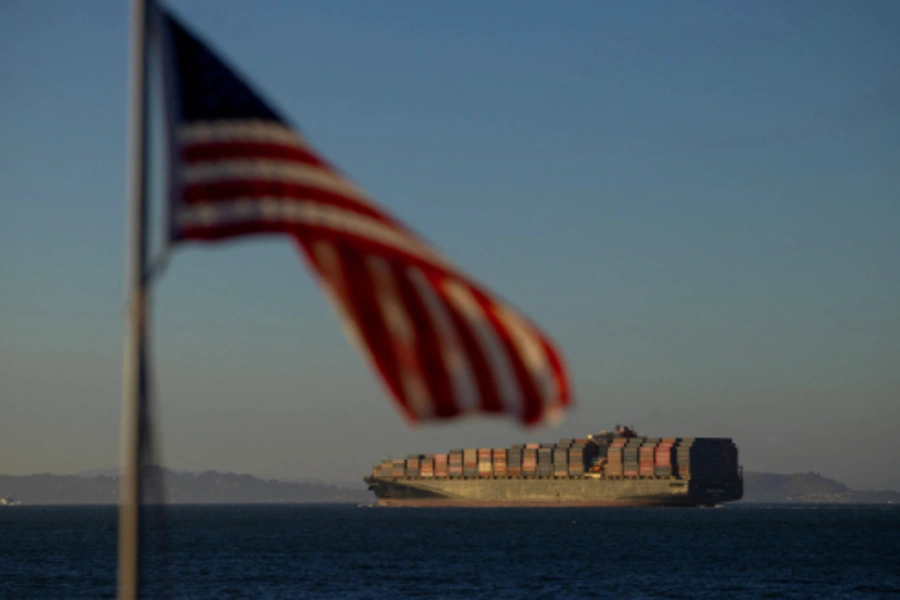A cargo ship full of shipping containers departs the port of Oakland at the San Francisco Bay, California, U.S., August 4, 2025. REUTERS/Carlos Barria