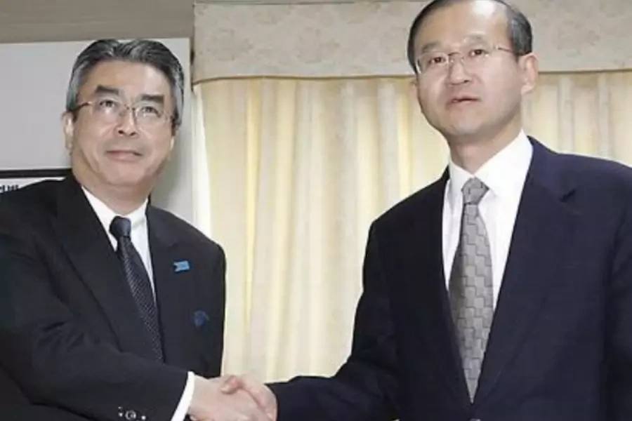 South Korean nuclear envoy Lim Sung-nam and Japanese counterpart Shinsuke Sugiyama. (Courtesy Yonhap News)