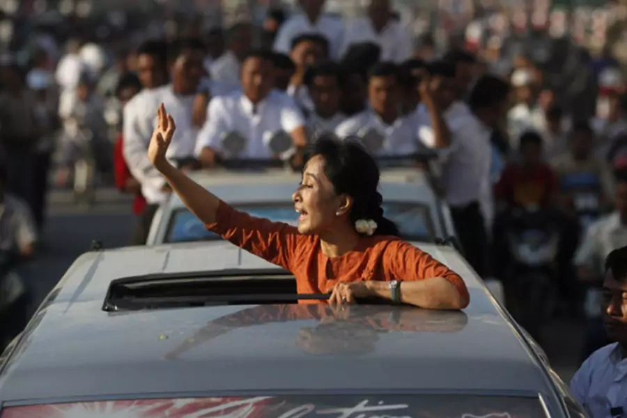 Myanmar pro-democracy leader Aung San Suu Kyi waves in Pakokku Township January 31, 2012.