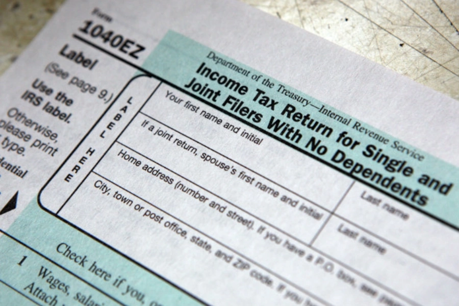 U.S. 1040EZ Individual Income Tax form at the main Post Office in New York (Chip East/Courtesy Reuters)