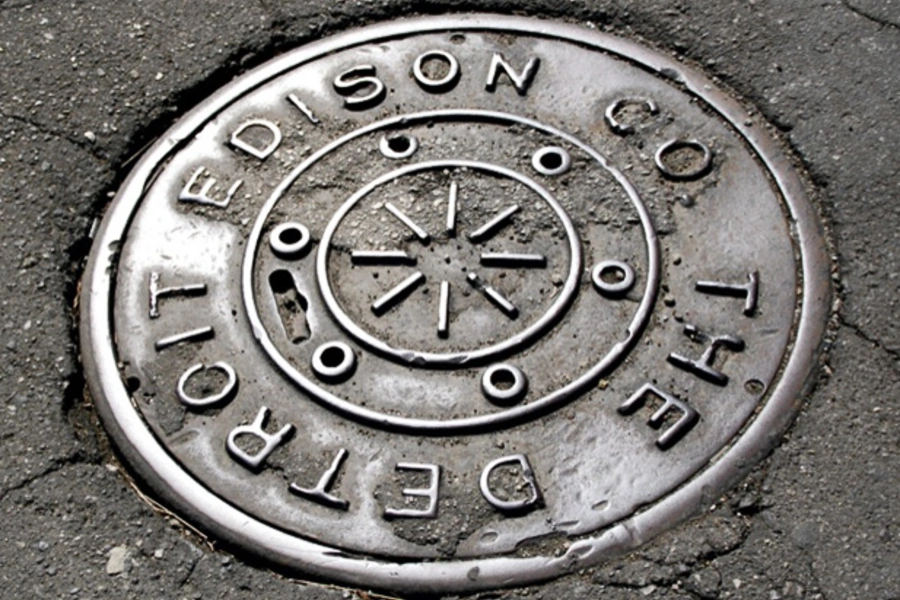 Street cover in downtown Detroit. March 11, 2007 (Courtesy Flickr / Terry Long)