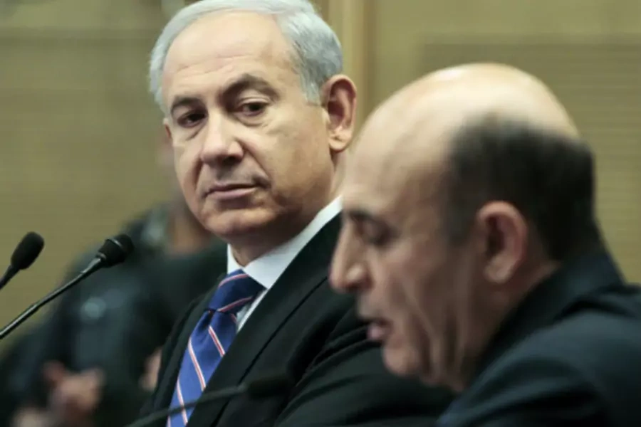 Israeli prime minister Benjamin Netanyahu and new Kadima head Shaul Mofaz give a joint press conferece on May 8, 2012 (Ammar Awad/Courtesy Reuters).