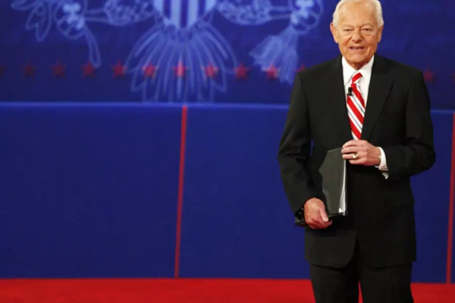 CBS anchorman and debate moderator Bob Schieffer talks to the audience during the final 2008 presidential debate. (Jim Young/ courtesy Reuters)