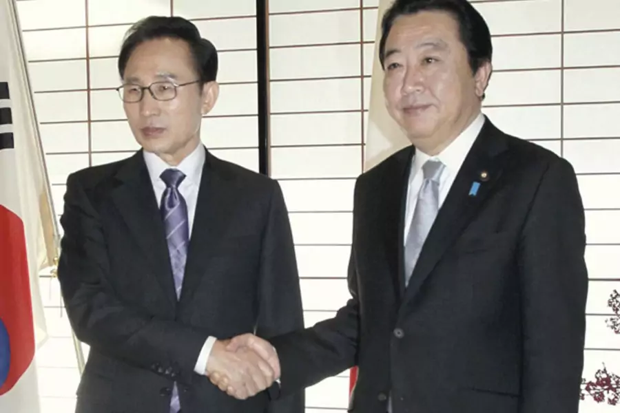 Japan's Prime Minister Yoshihiko Noda shakes hands with South Korean President Lee Myung-bak in Kyoto