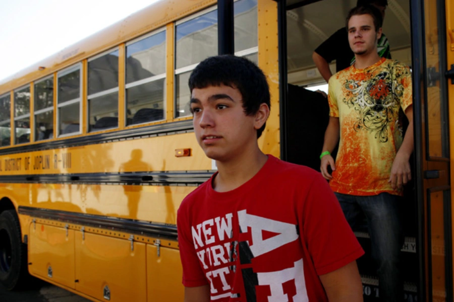 Students arrive by bus on the first day of school at Joplin High School in Joplin, Missouri (Eric Thayer/Courtesy Reuters).