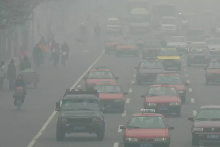 Chinese commuters make their way in heavy smog in Beijing