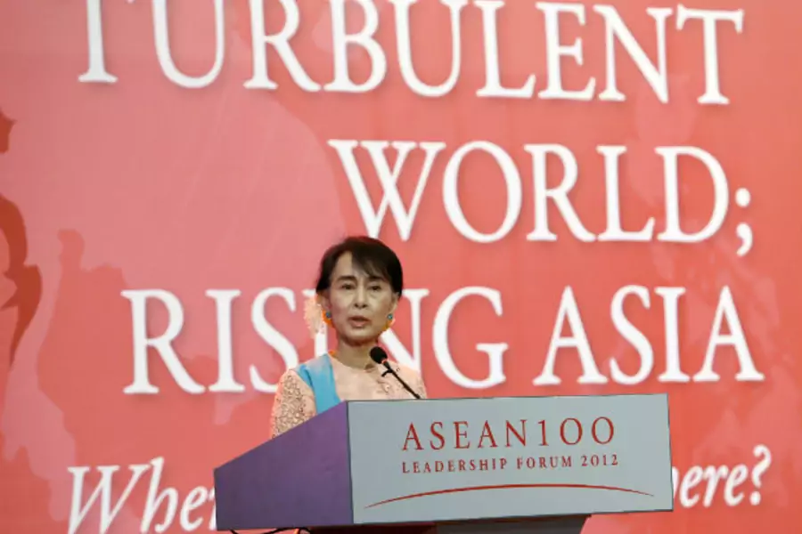 Myanmar pro-democracy leader Aung San Suu Kyi gives a speech at the ASEAN 100 Leadership Forum 2012 at Sedona Hotel in Yangon on December 6, 2012 (Courtesy Reuters).