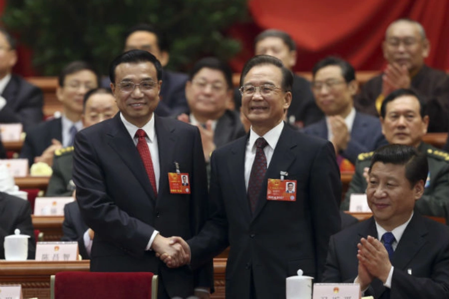 China's newly elected Premier Li Keqiang (L) shakes hands with Wen Jiabao as China's President Xi Jinping and other delegates ...enary meeting of the first session of the 12th National People's Congress (NPC) in Beijing, March 15, 2013 (Courtesy Reuters).