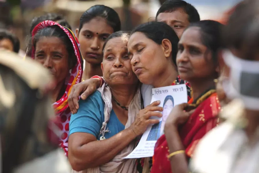 Relatives mourn as they look for a missing garment worker after the collapse of the Rana Plaza building in Savar, outside Dhaka, Bangladesh on May 2, 2013 (Khurshed Rinku/Courtesy Reuters).