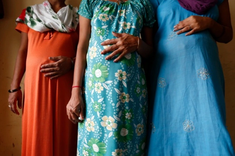 Pregnant women in Anand, India, August 2013 (Courtesy Reuters, Mansi Thapliyal).