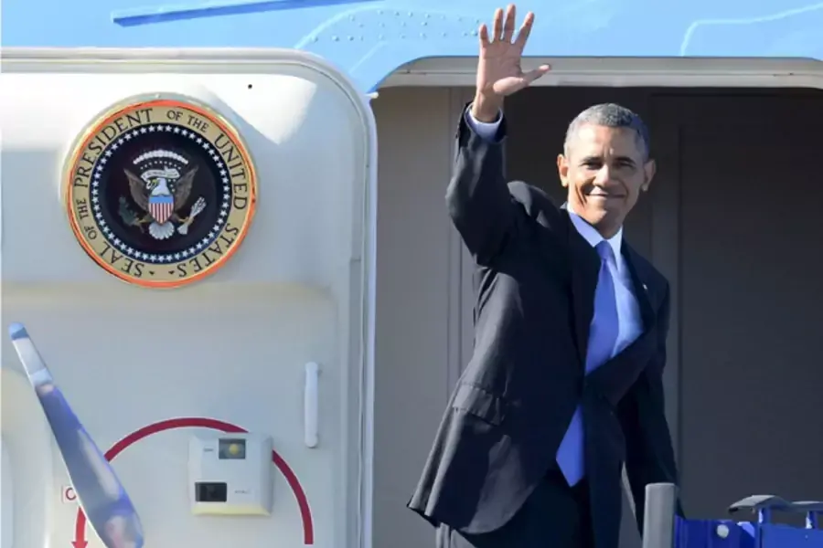 U.S. president Barack Obama boards Air Force One. (Claudio Bresciani/Scanpix Sweden/Courtesy Reuters)