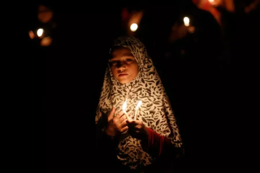 A Shiite Muslim girl takes part in a candlelight protest against the ongoing conflict in Iraq, in New Delhi, India, July 2014 (Courtesy Reuters/Anindito Mukherjee).